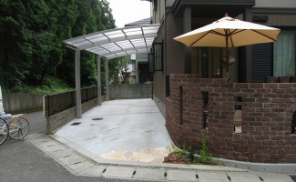 駐車場はシンプルに